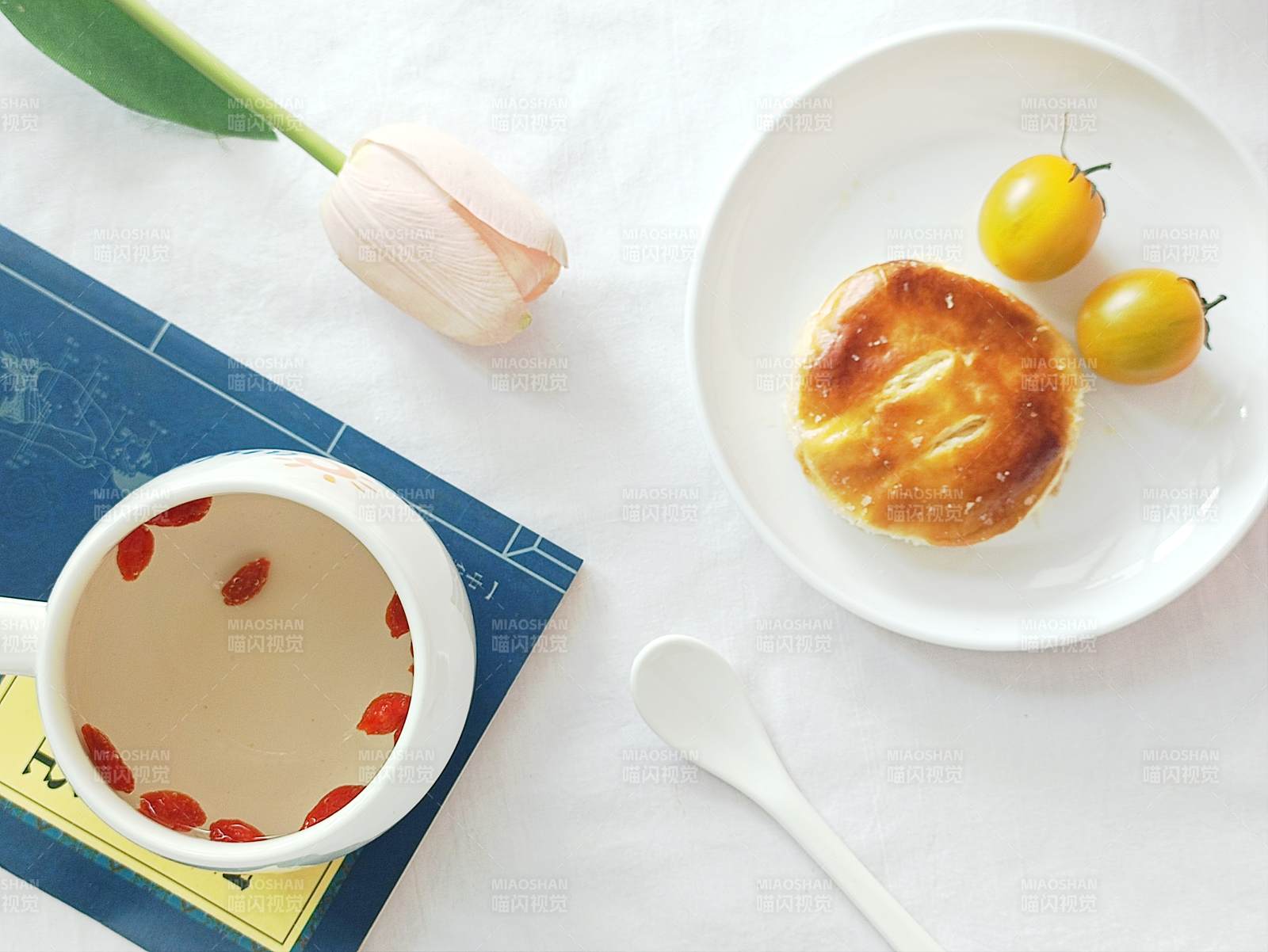 早餐茶點與花