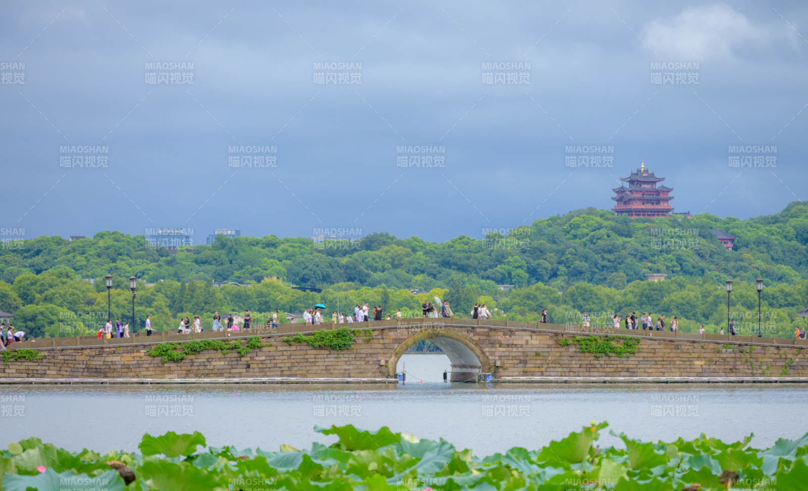 西湖斷橋與雷峰塔