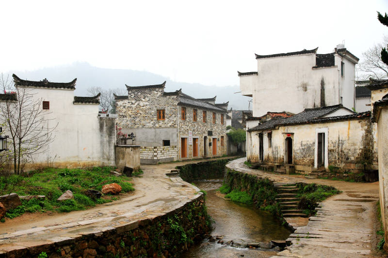 古村水道静谧图