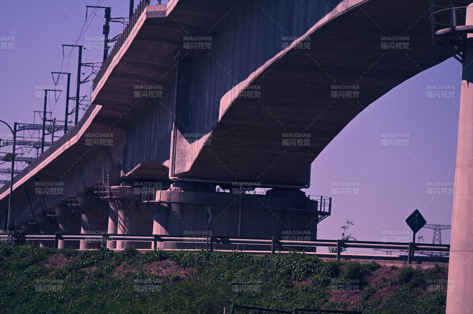 高架橋下的風景