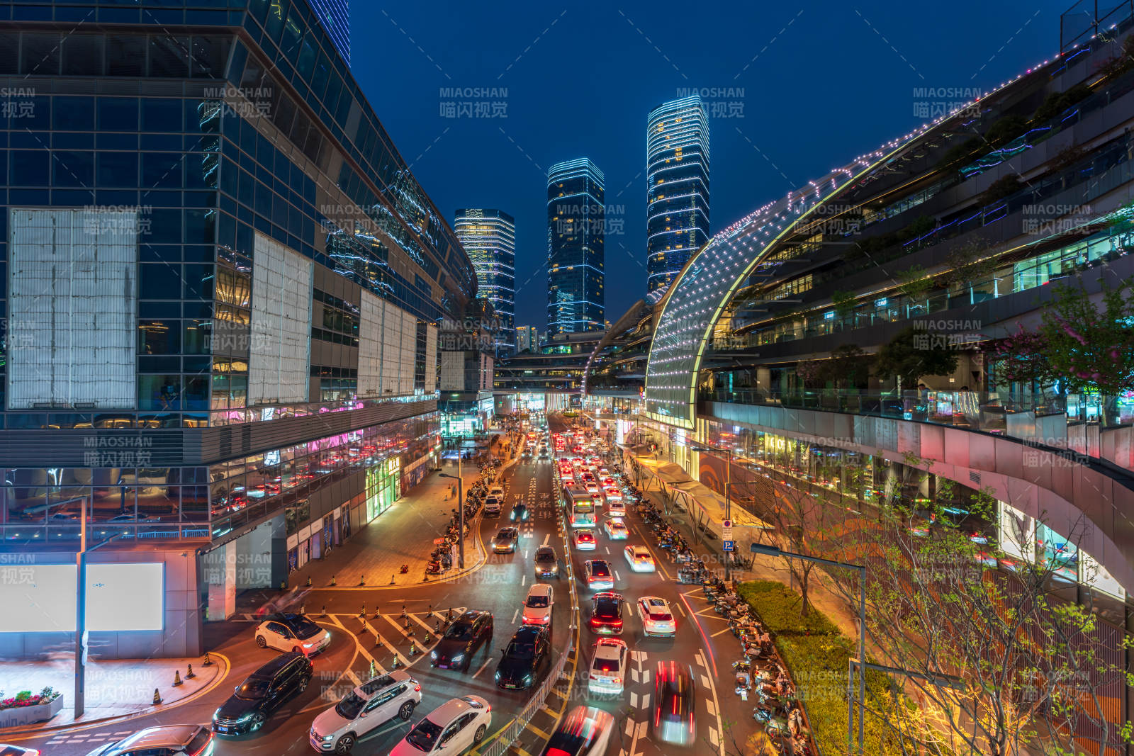 江蘇省蘇州市夜幕下的城市交通