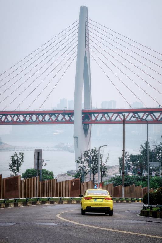 黃出租車駛向大橋