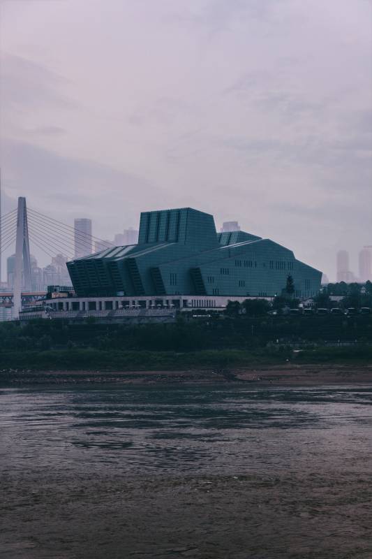 江畔现代建筑