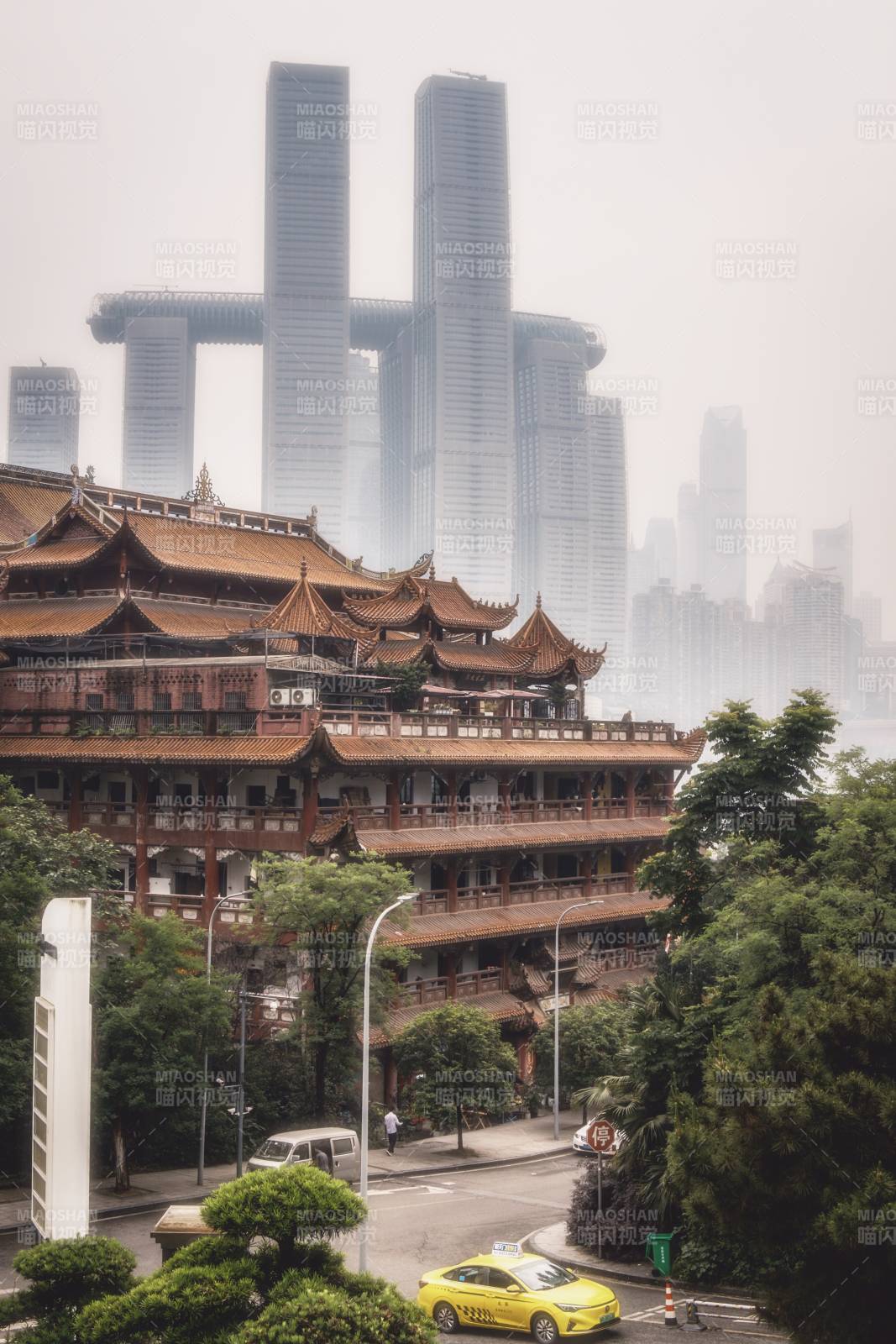 古今建筑交匯的城市景觀