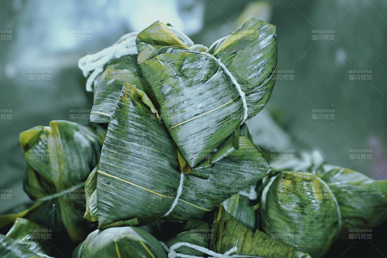 綠葉包裹的美味粽子