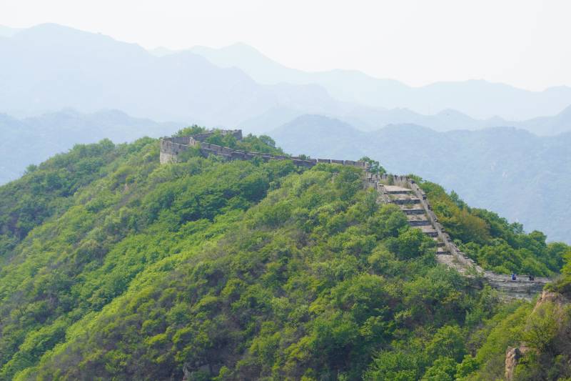 長城蜿蜒于青山之間