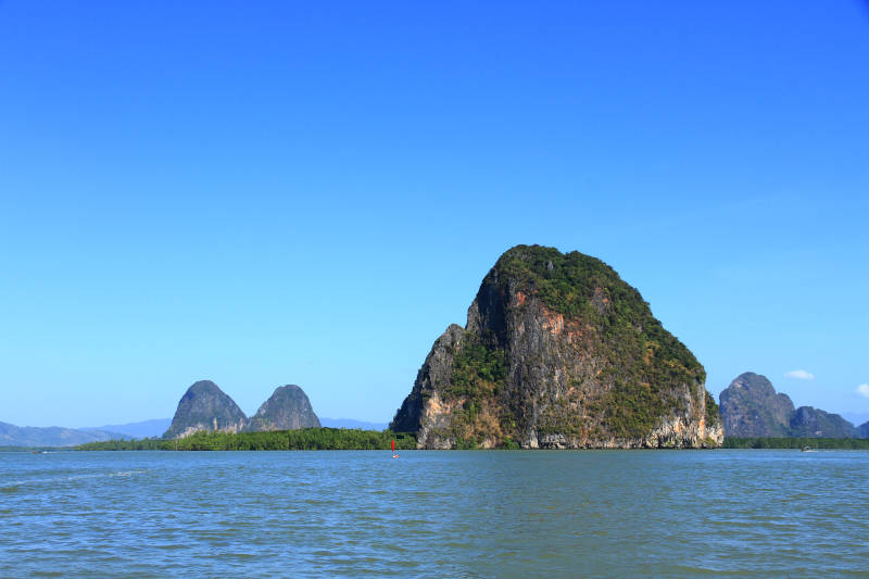 海中孤峰