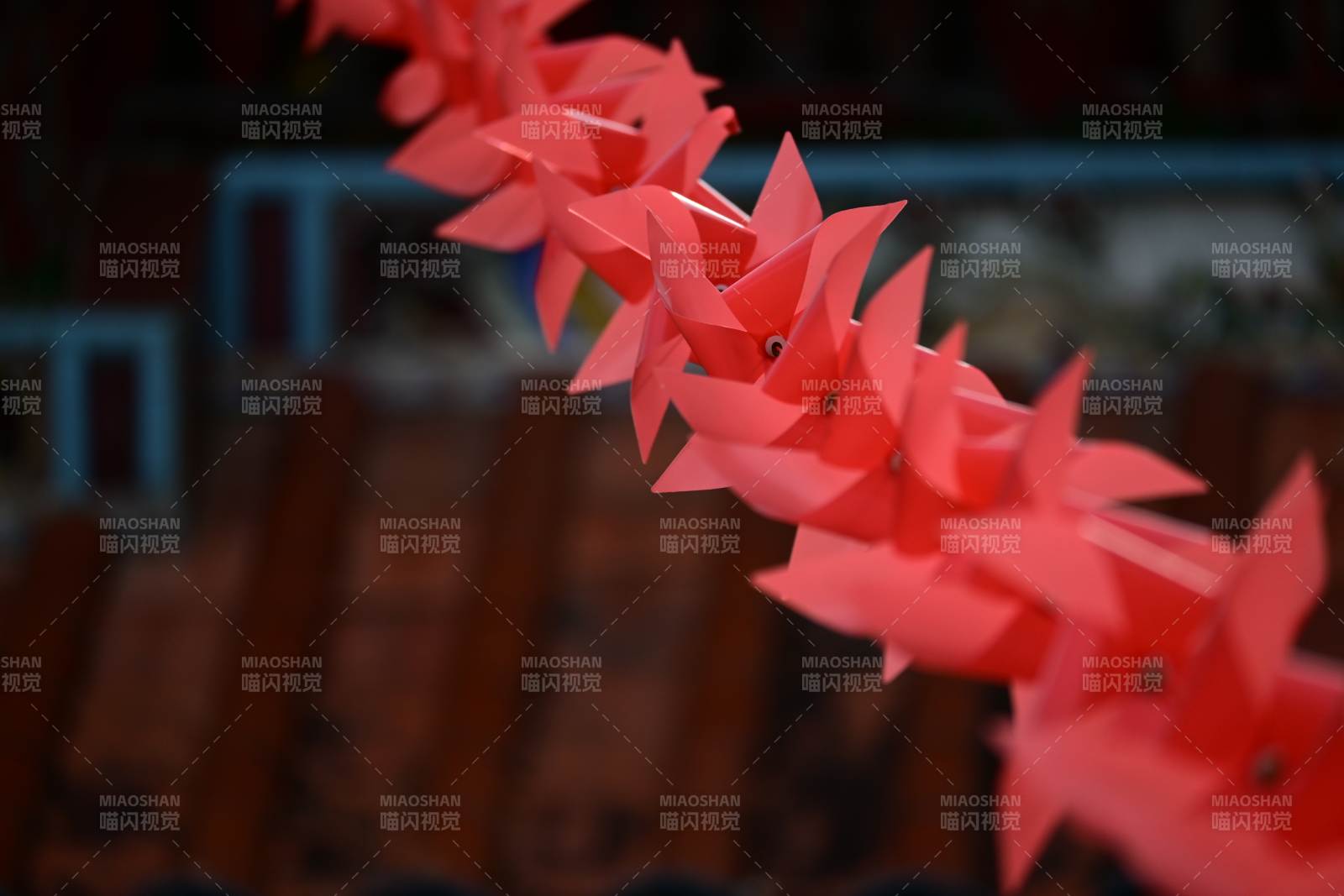紅色風車的排列