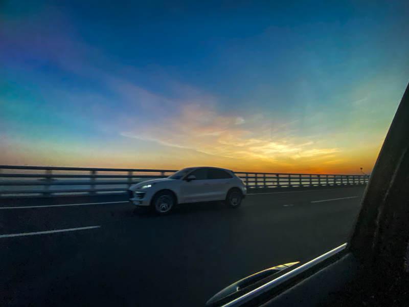 夕阳下的高速路