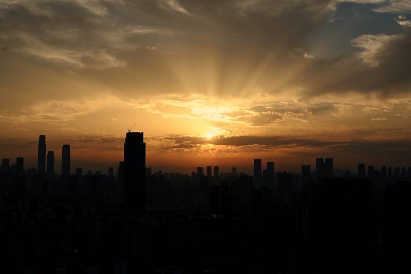 城市剪影日落