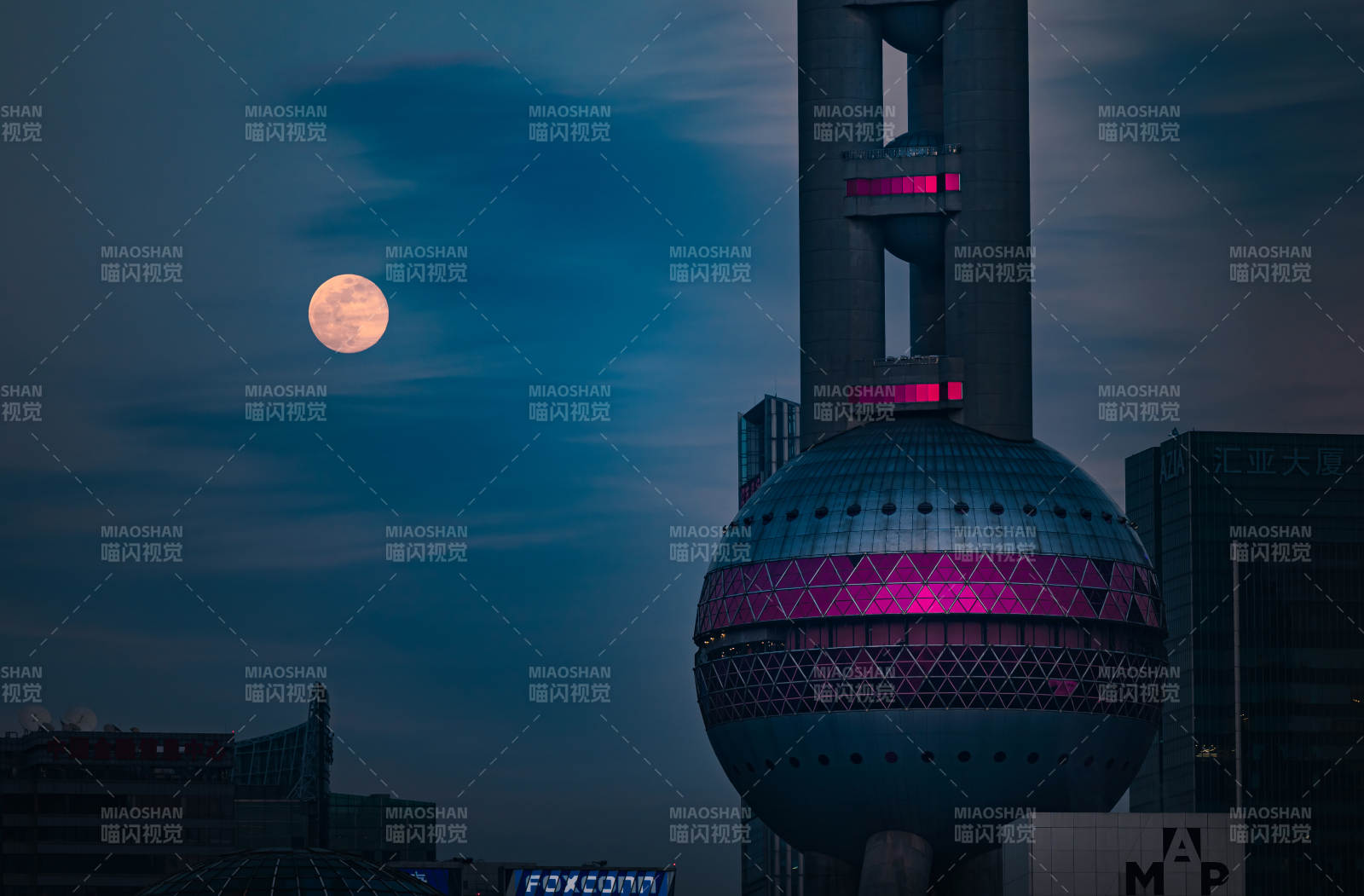 月夜下的東方明珠