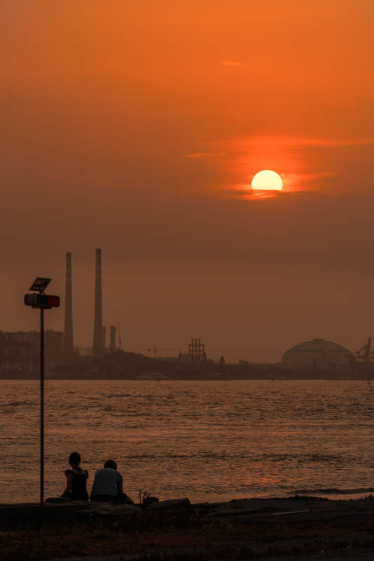 夕陽下的工業風景