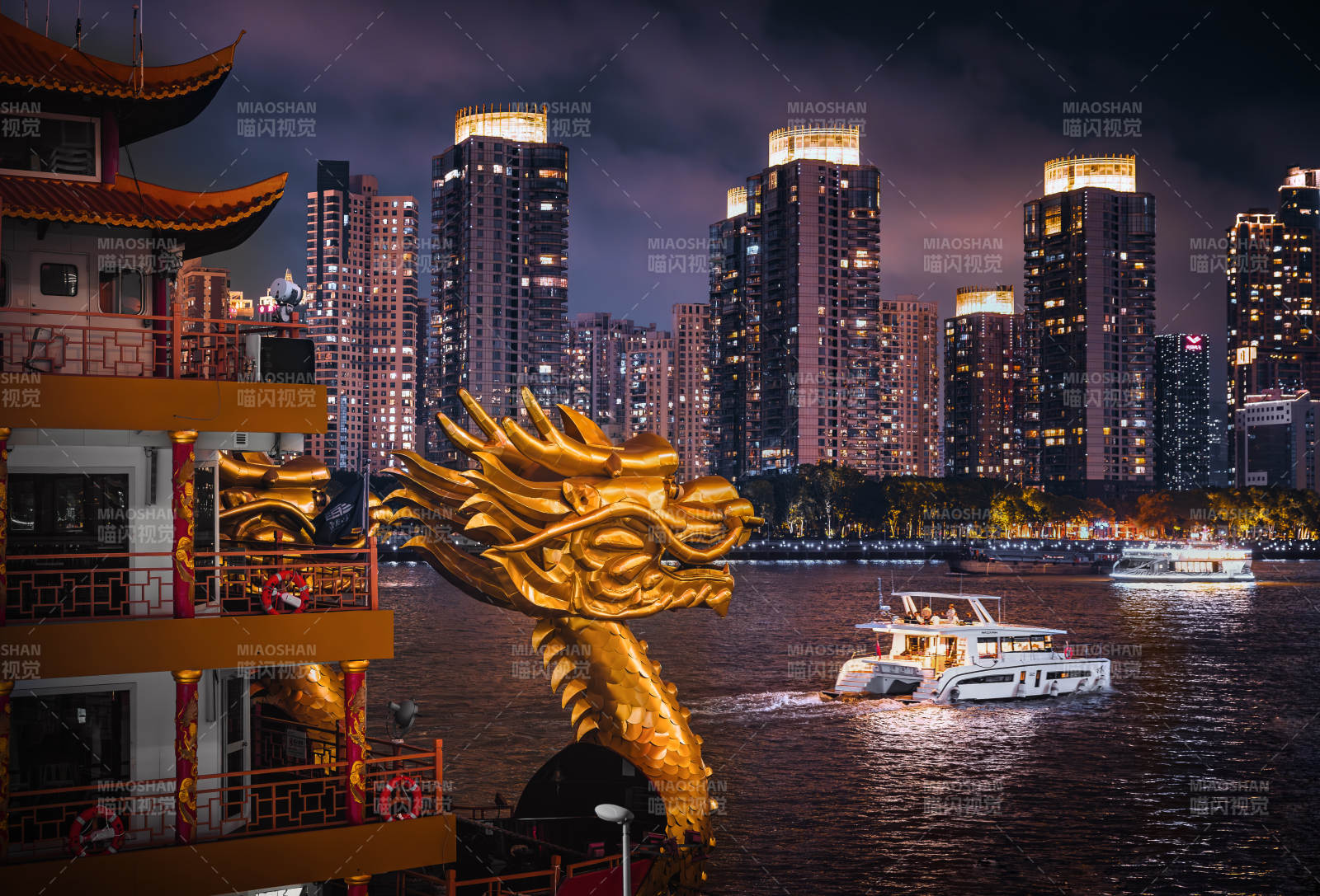珠江夜景龍雕