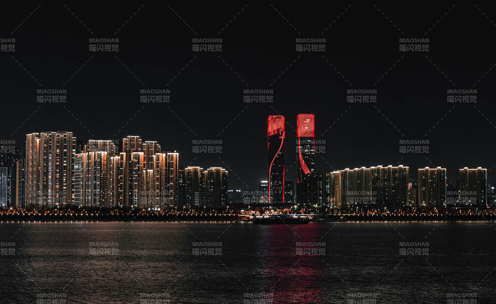 夜色中的城市天際線