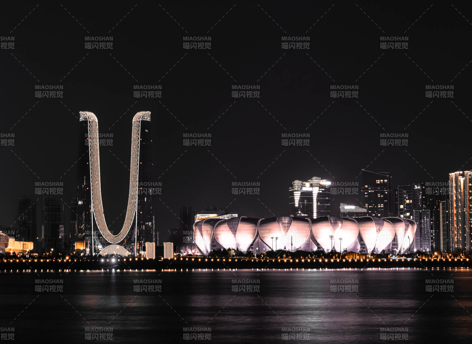 夜色中的城市天際線