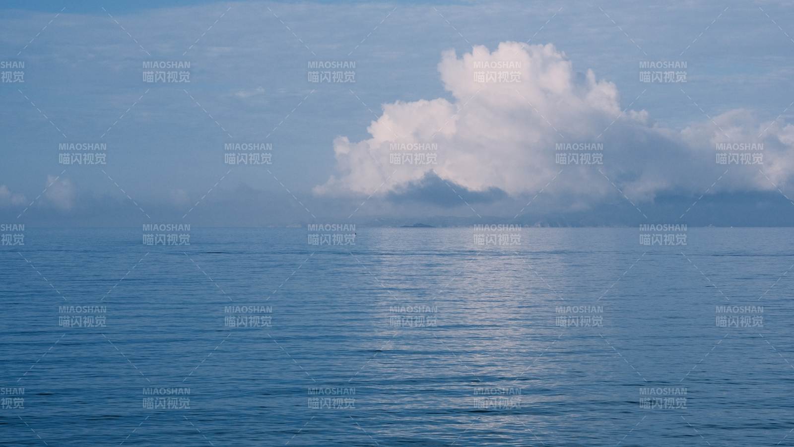 海天一色 云影波光