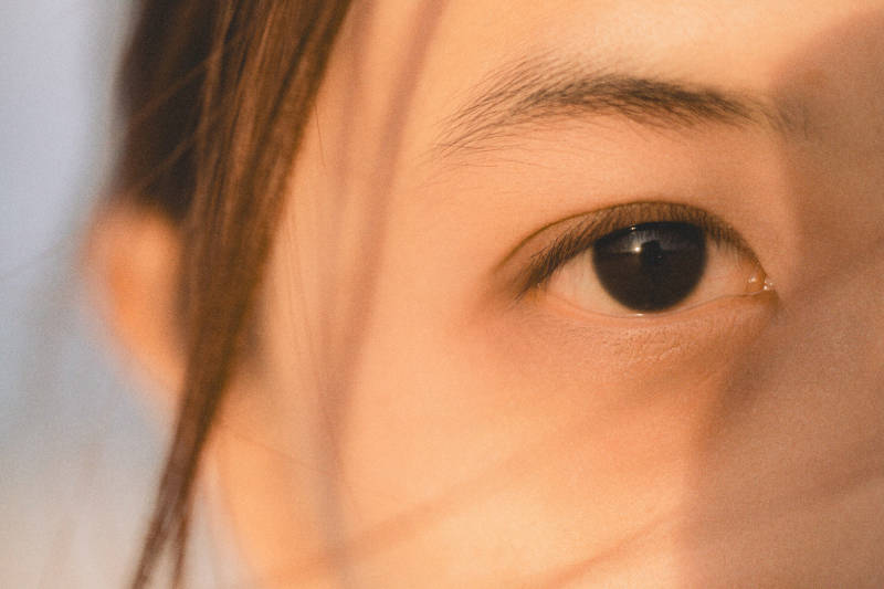 眼神中的温柔与坚定