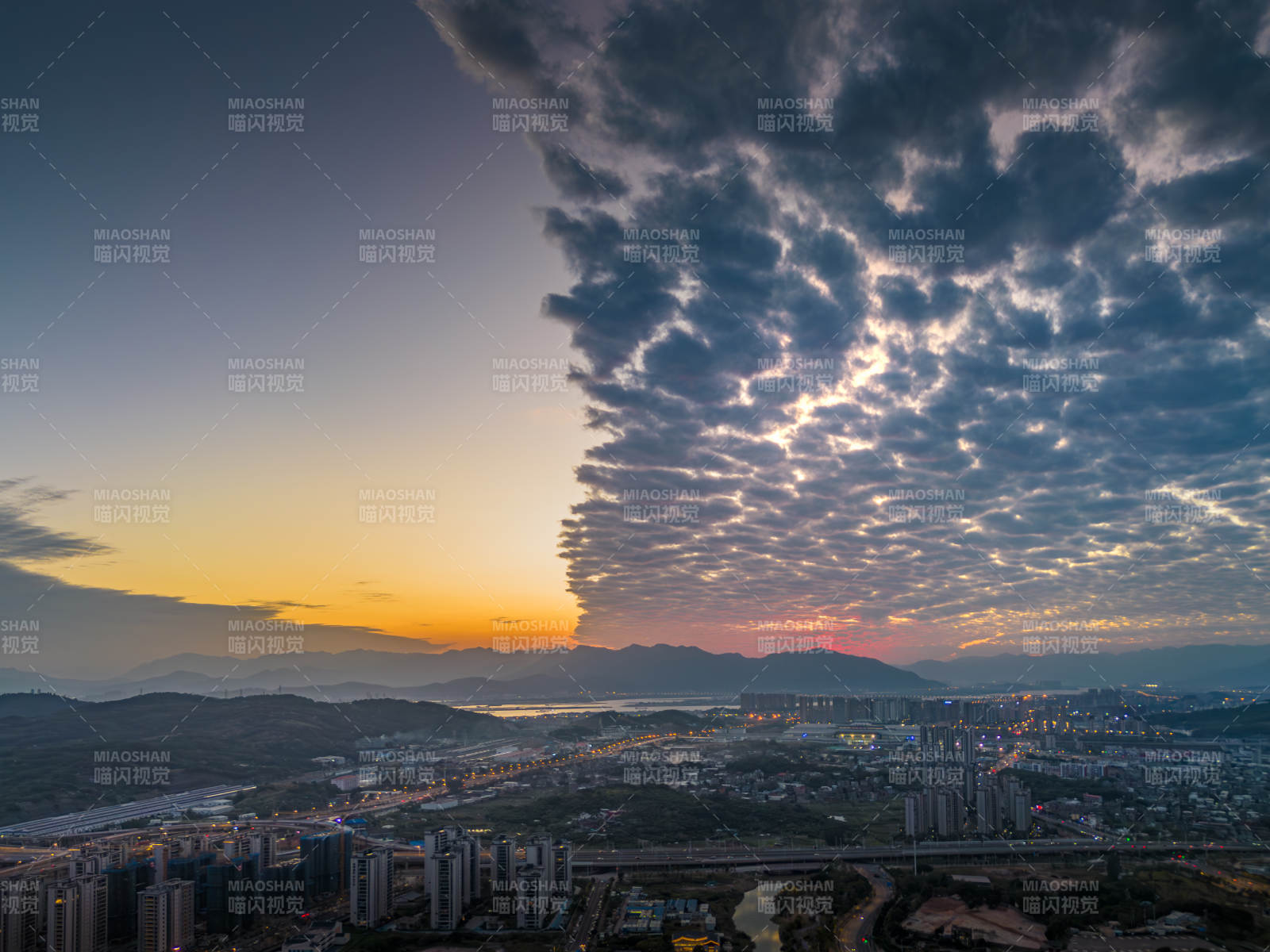 城市黃昏云景