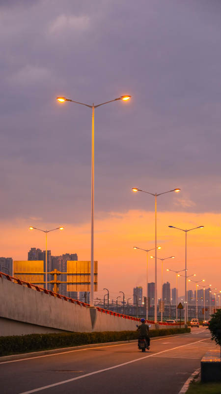 夕陽下的城市騎行