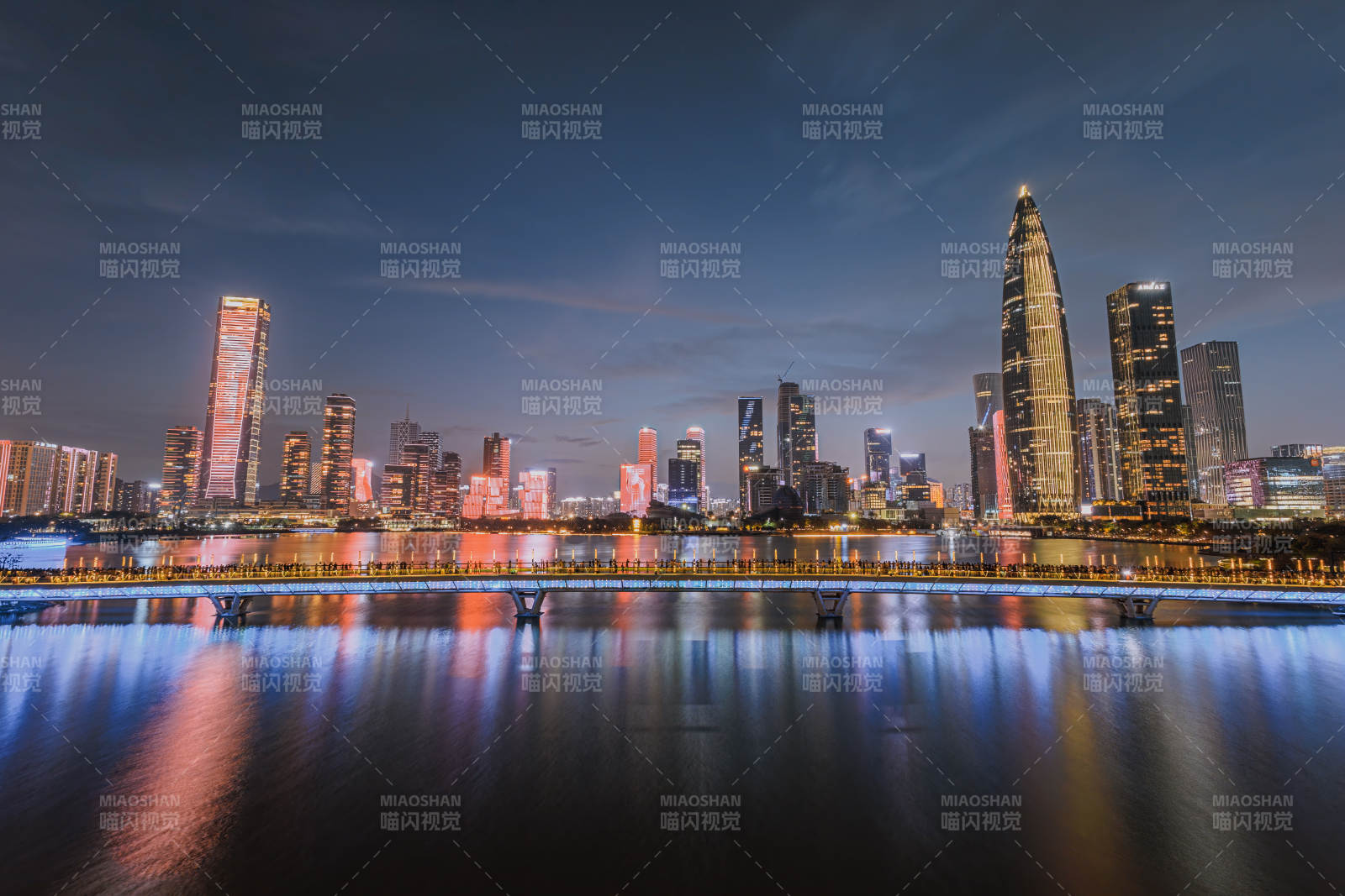 夜色中的城市天際線