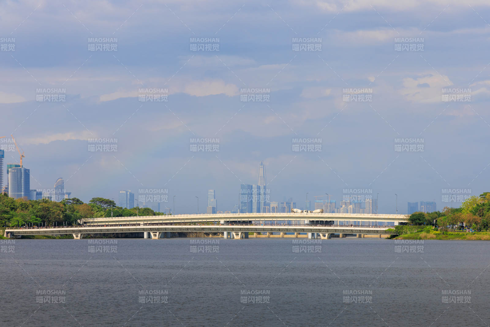 深圳湖景彩虹橋