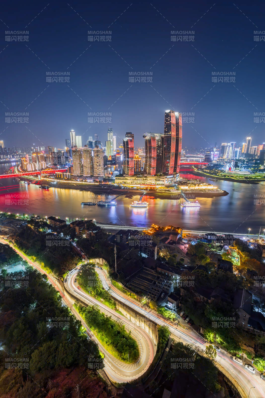 夜色中的城市天際線