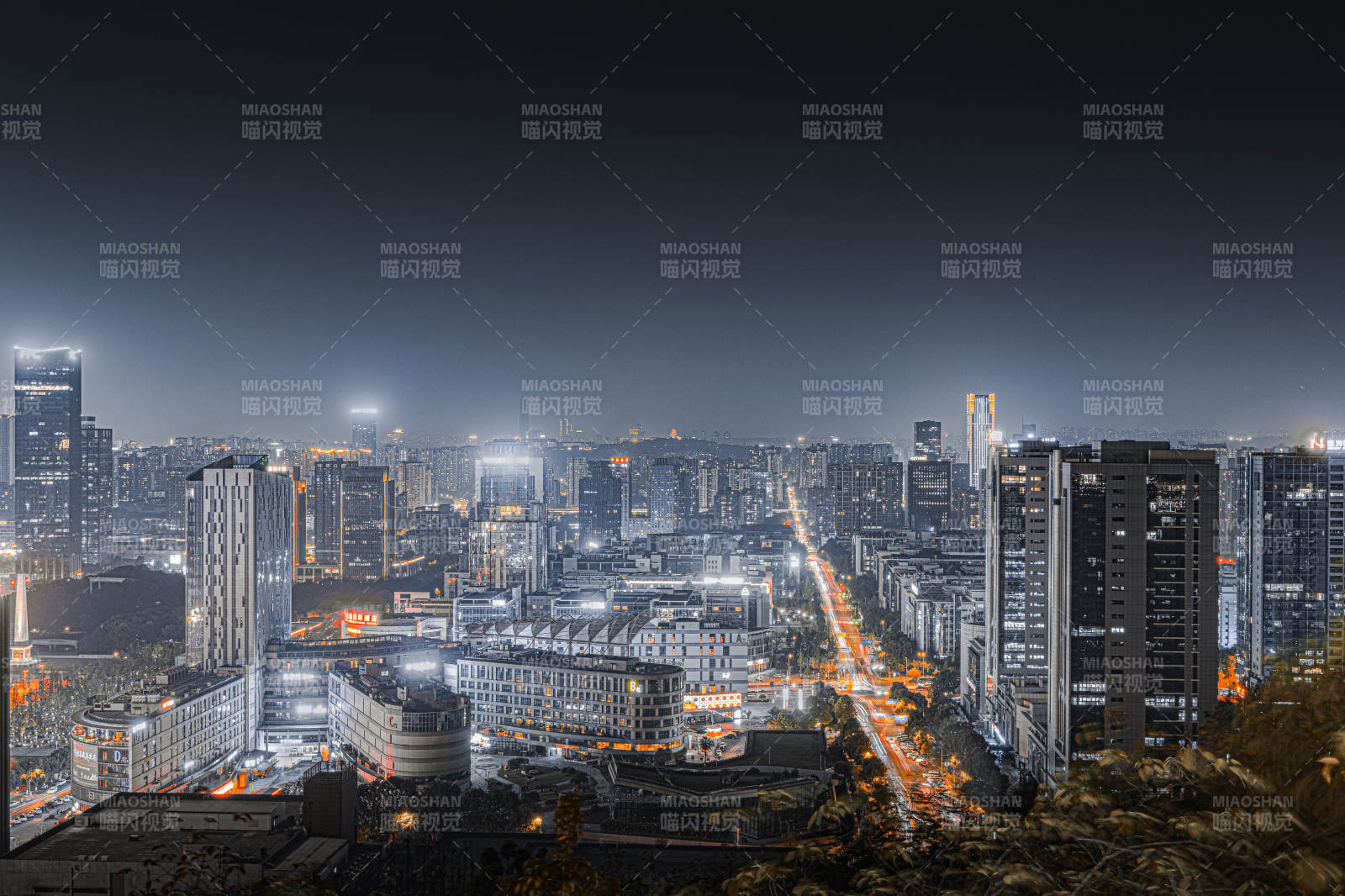 兩江新區(qū)夜幕下的城市燈火輝煌