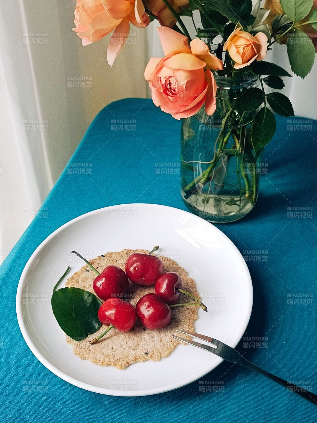櫻桃與花的早餐