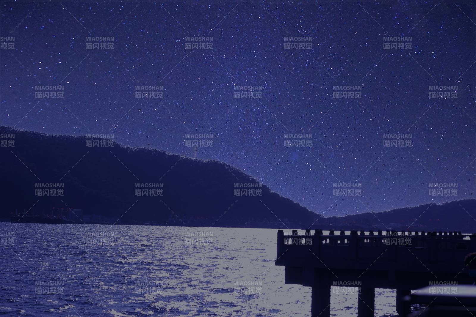 湖畔夜景