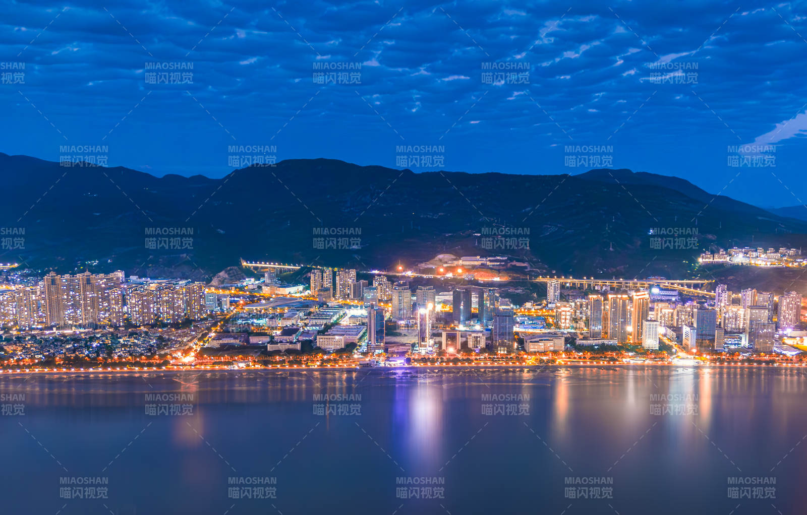 夜色下的福州三江口
