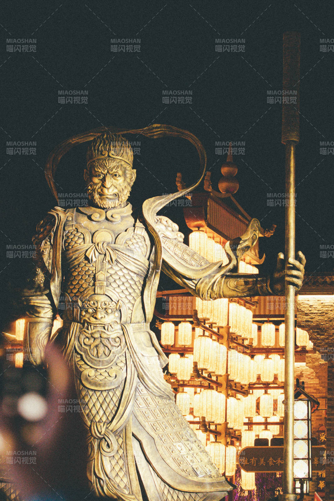 夜幕下的守護神