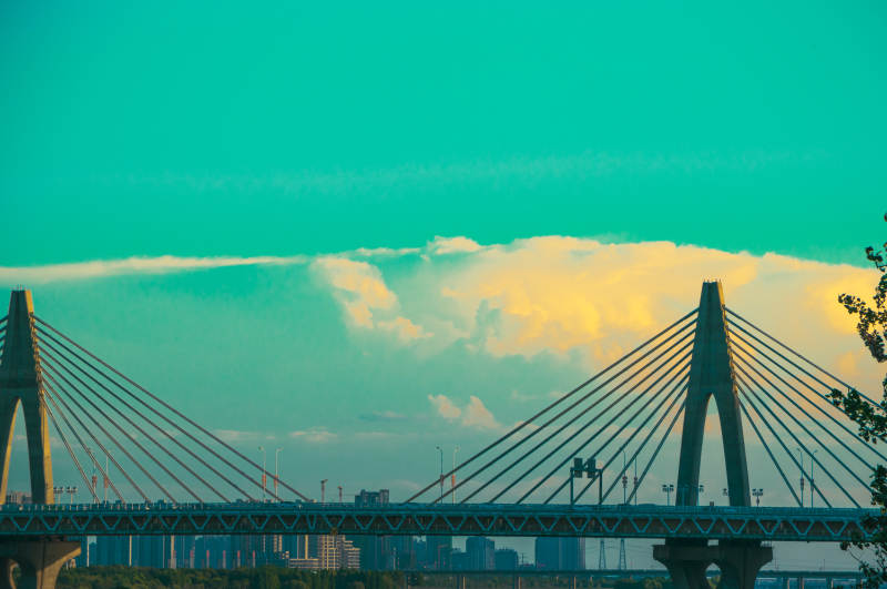 夕陽下的大橋