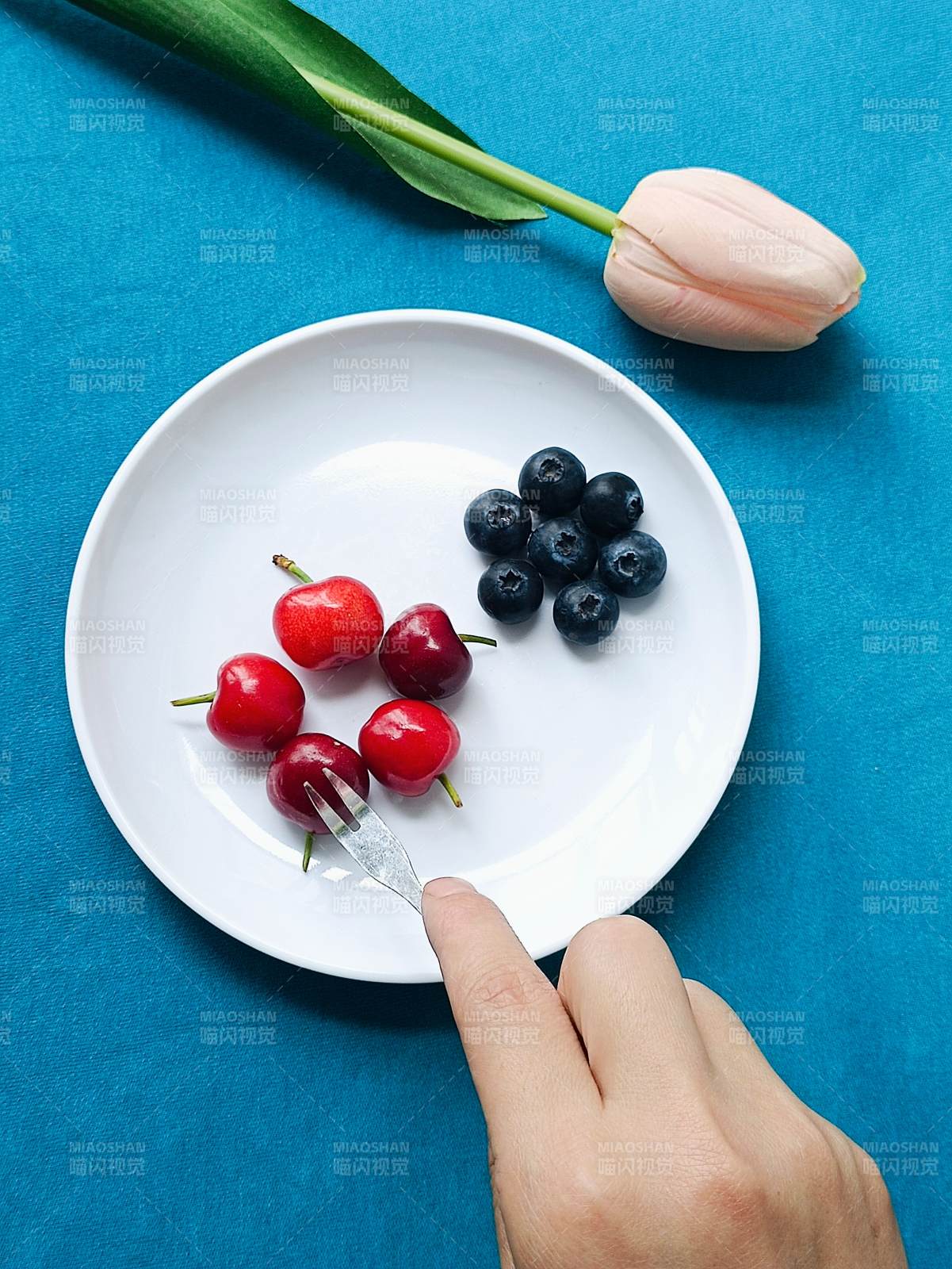 健康早餐 櫻桃與藍莓