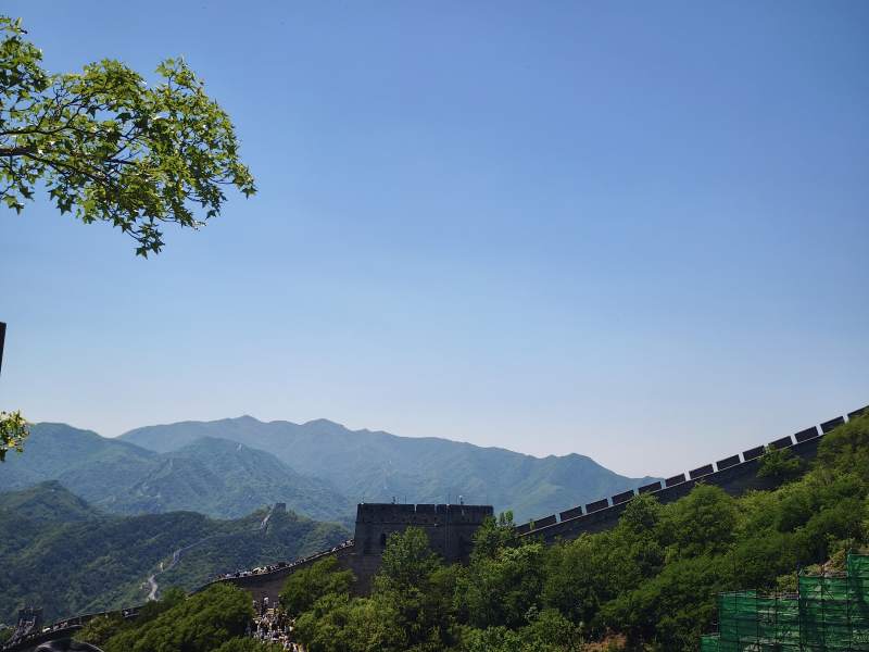 長城蜿蜒 山巒疊嶂