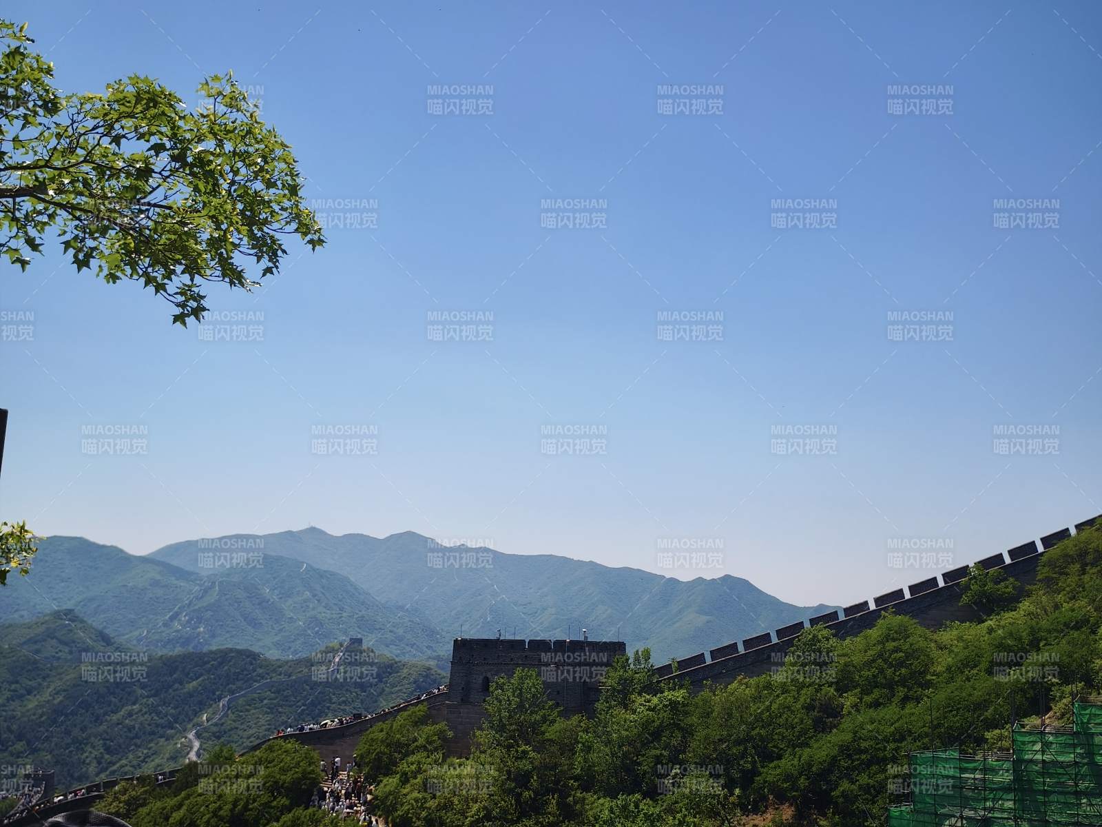長城蜿蜒 山巒疊嶂