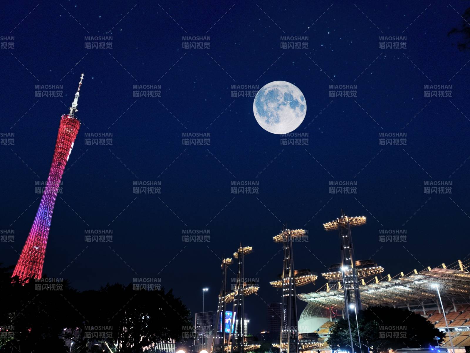 月光下的城市塔
