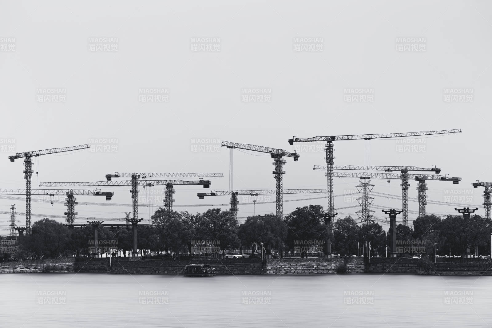 河畔建設