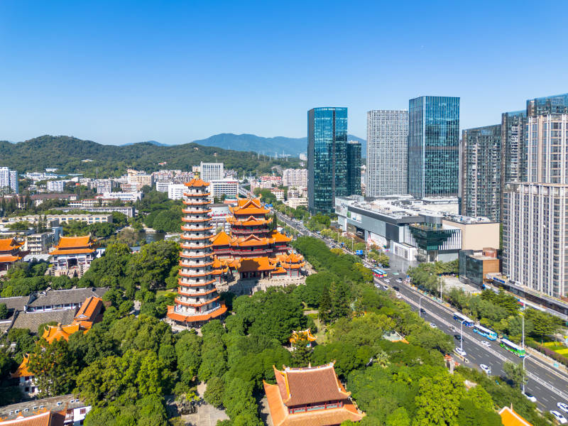 福州西禪寺古塔樓與現(xiàn)代都市