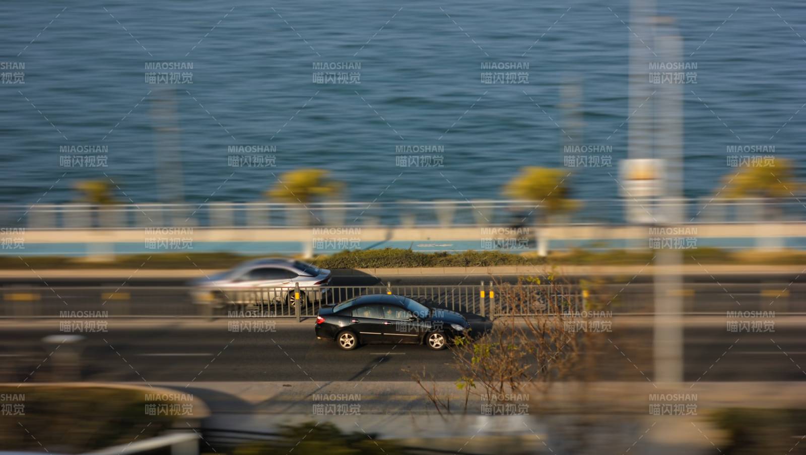 海邊公路的模糊景象