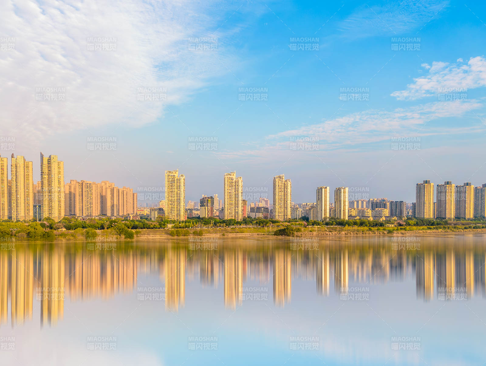 福州烏龍江建筑倒影美景