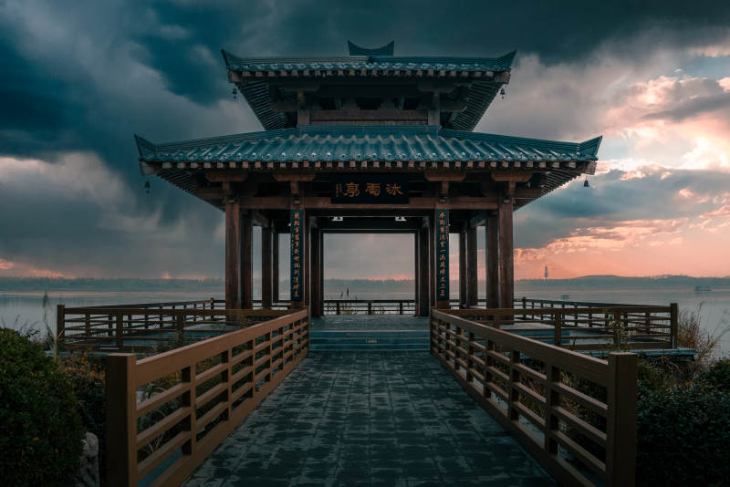 湖畔古亭 夕陽映照-西安昆明池公園