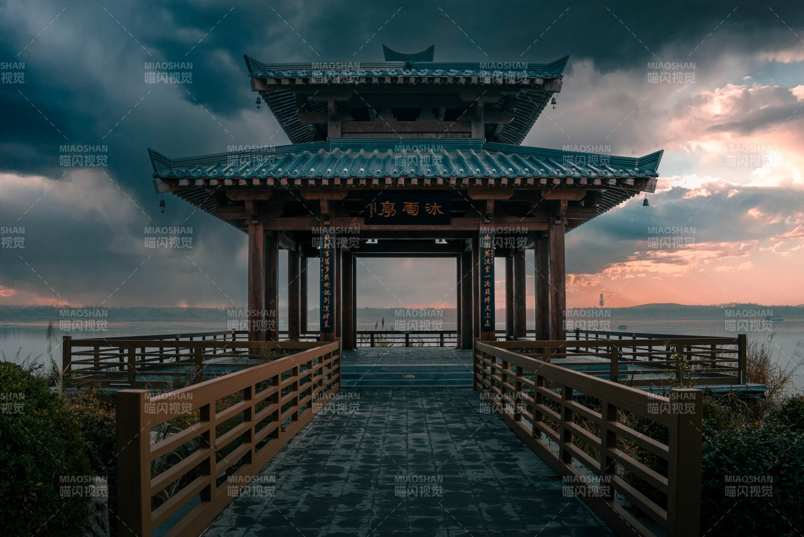 湖畔古亭 夕陽映照-西安昆明池公園
