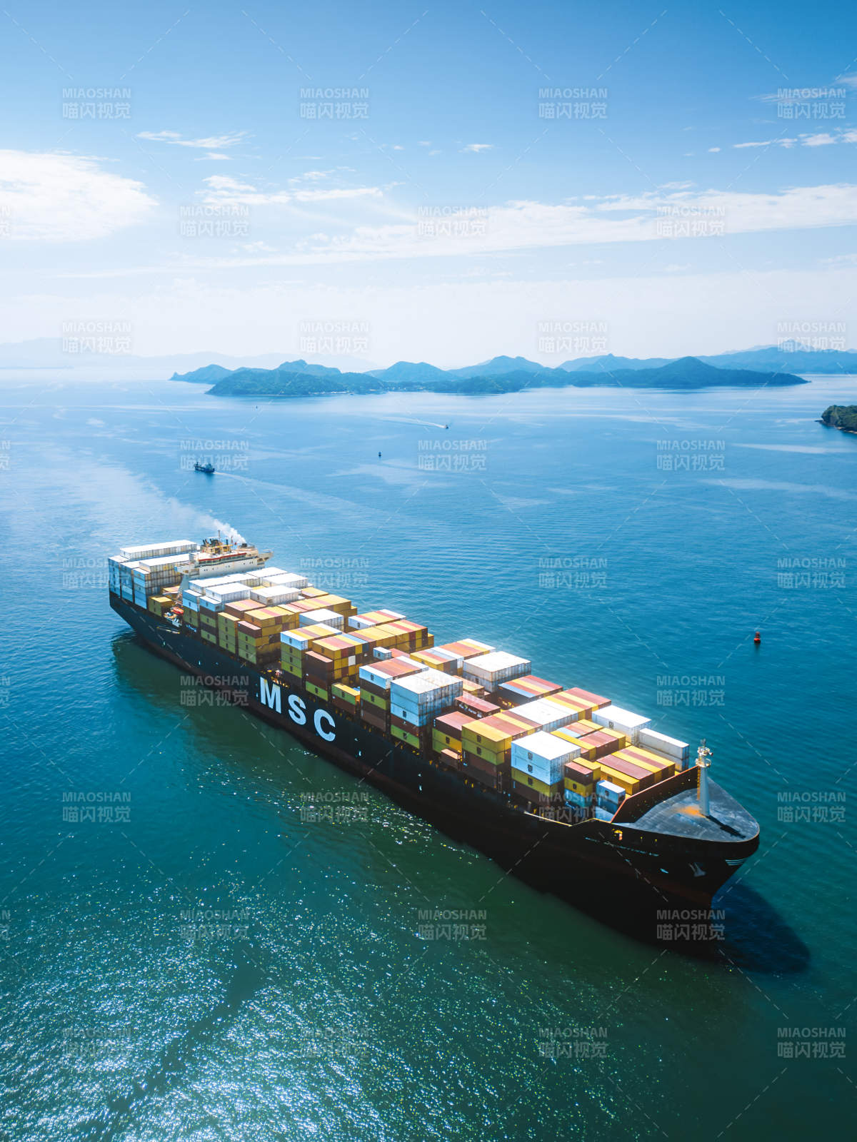 海上巨輪 MSC集裝箱船航行中