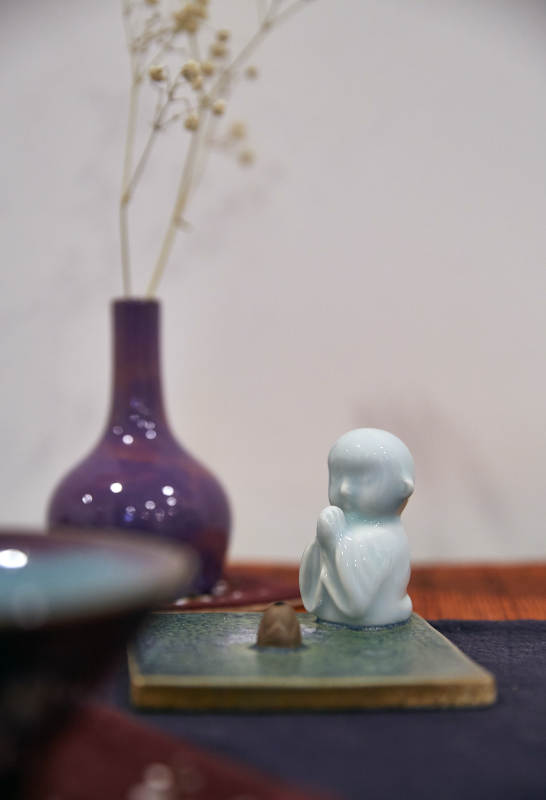 禪意小佛與花瓶靜景