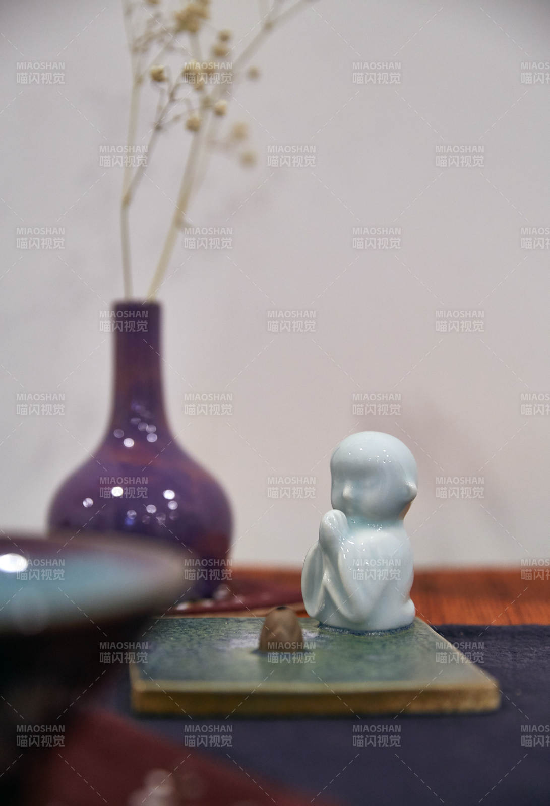 禪意小佛與花瓶靜景