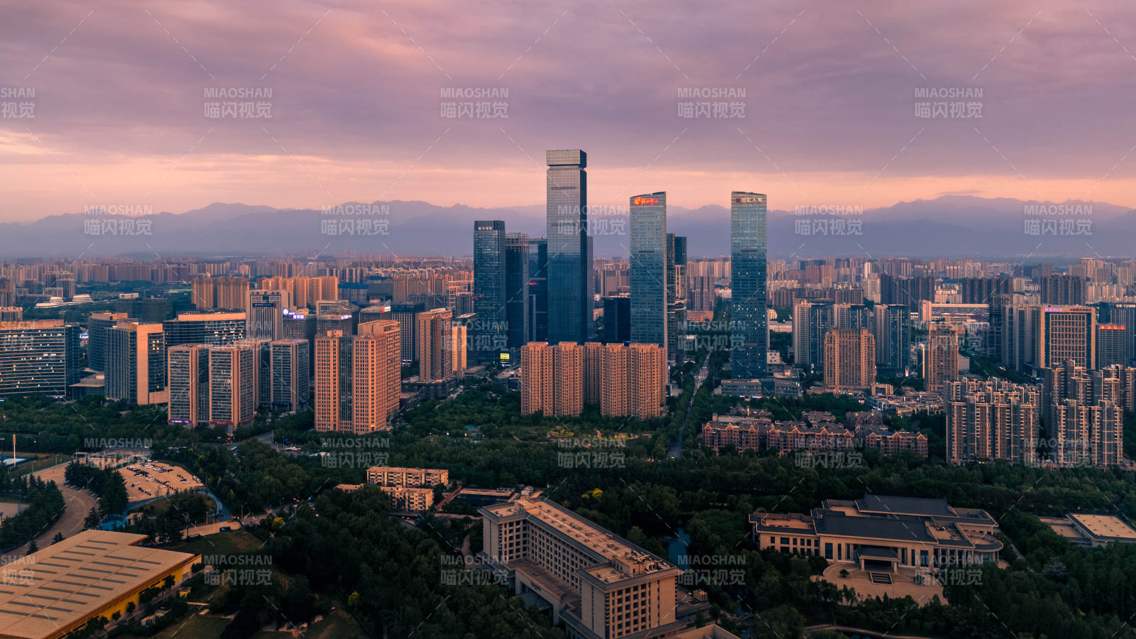 城市天際線夕陽美景