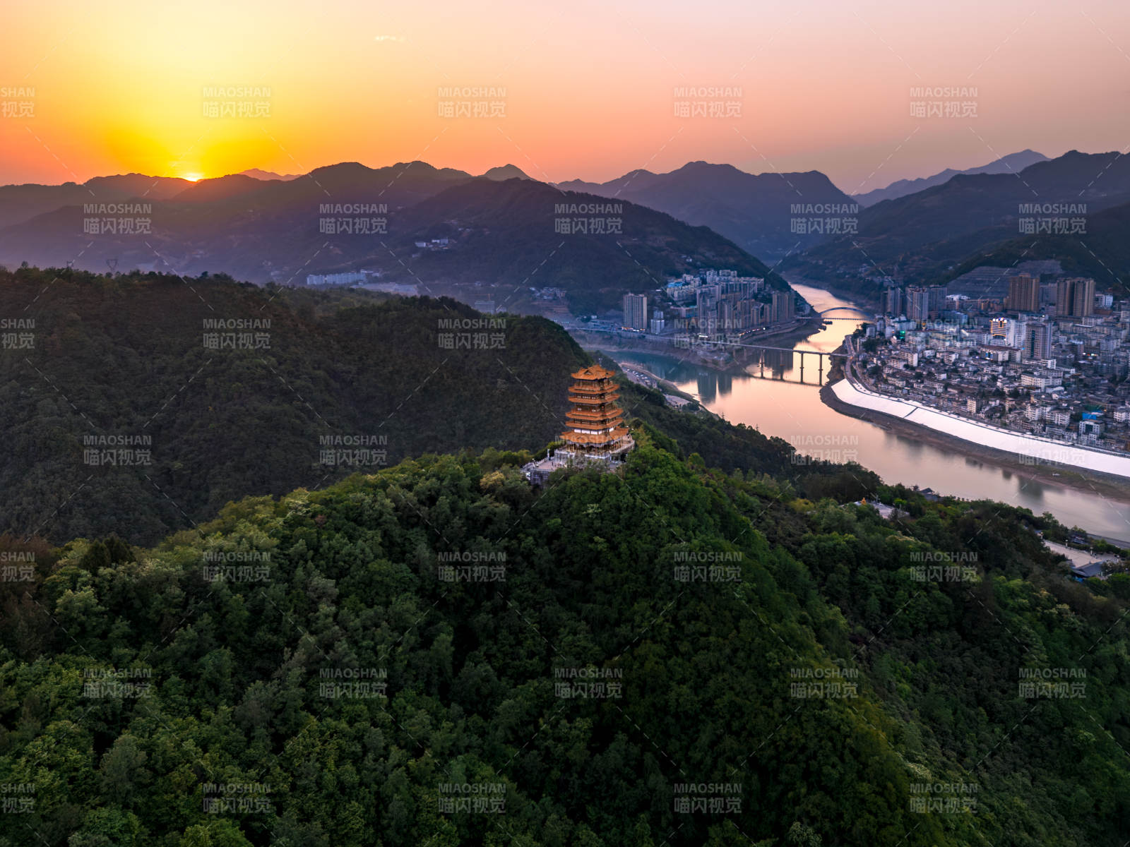 山間古塔映夕陽-紫陽閣