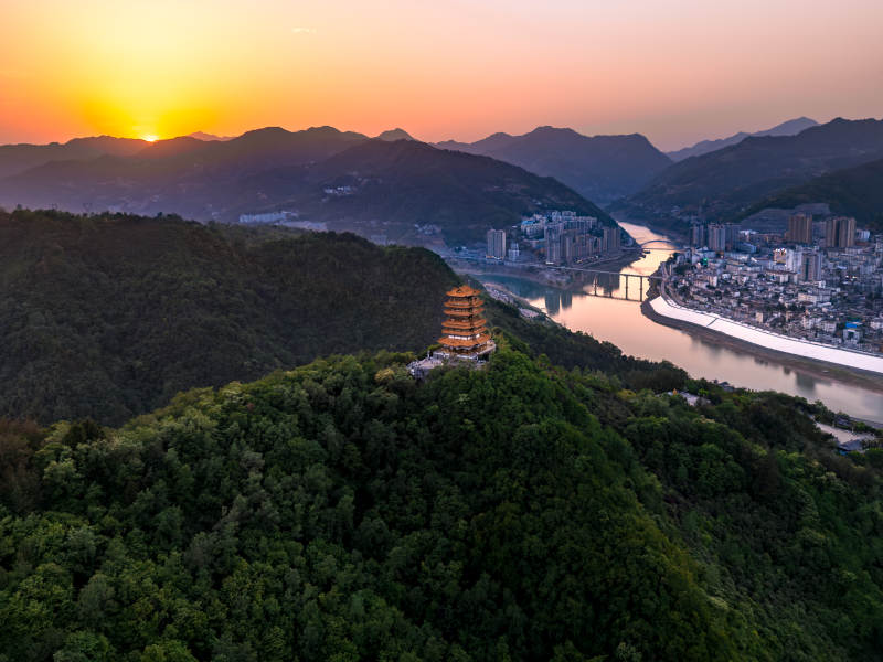 山間古塔映夕陽-紫陽閣