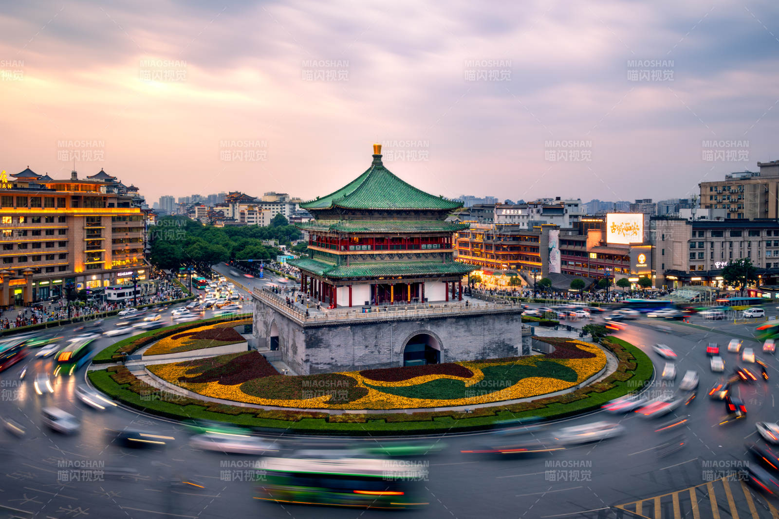 西安鐘樓夜景繁華街景