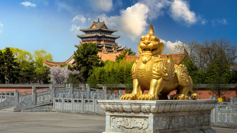 金色石獅與古塔相映成輝-趙公明文化景區